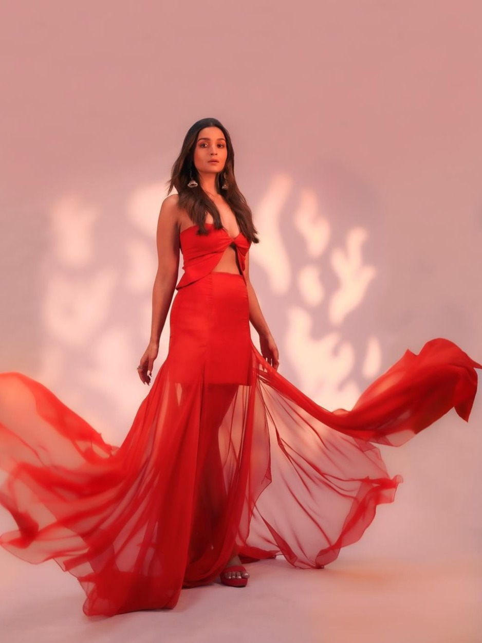 Alia bhatt in red cheap gown