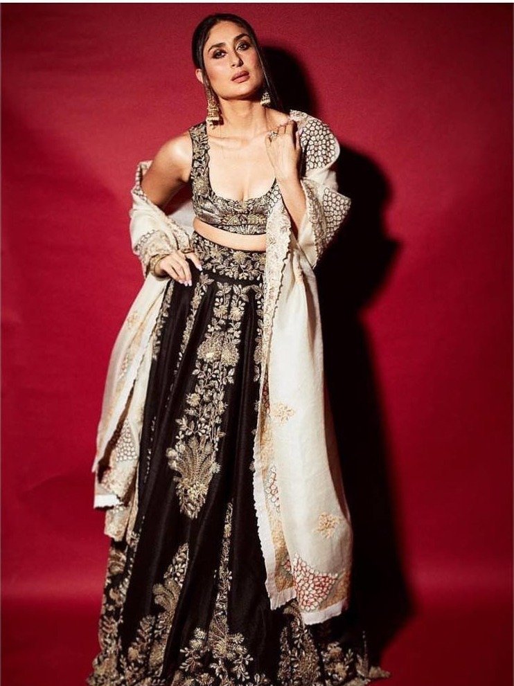 5 Sabyasachi lehengas from Anushka Sharma's wardrobe that you will want to  wear at your wedding | VOGUE India
