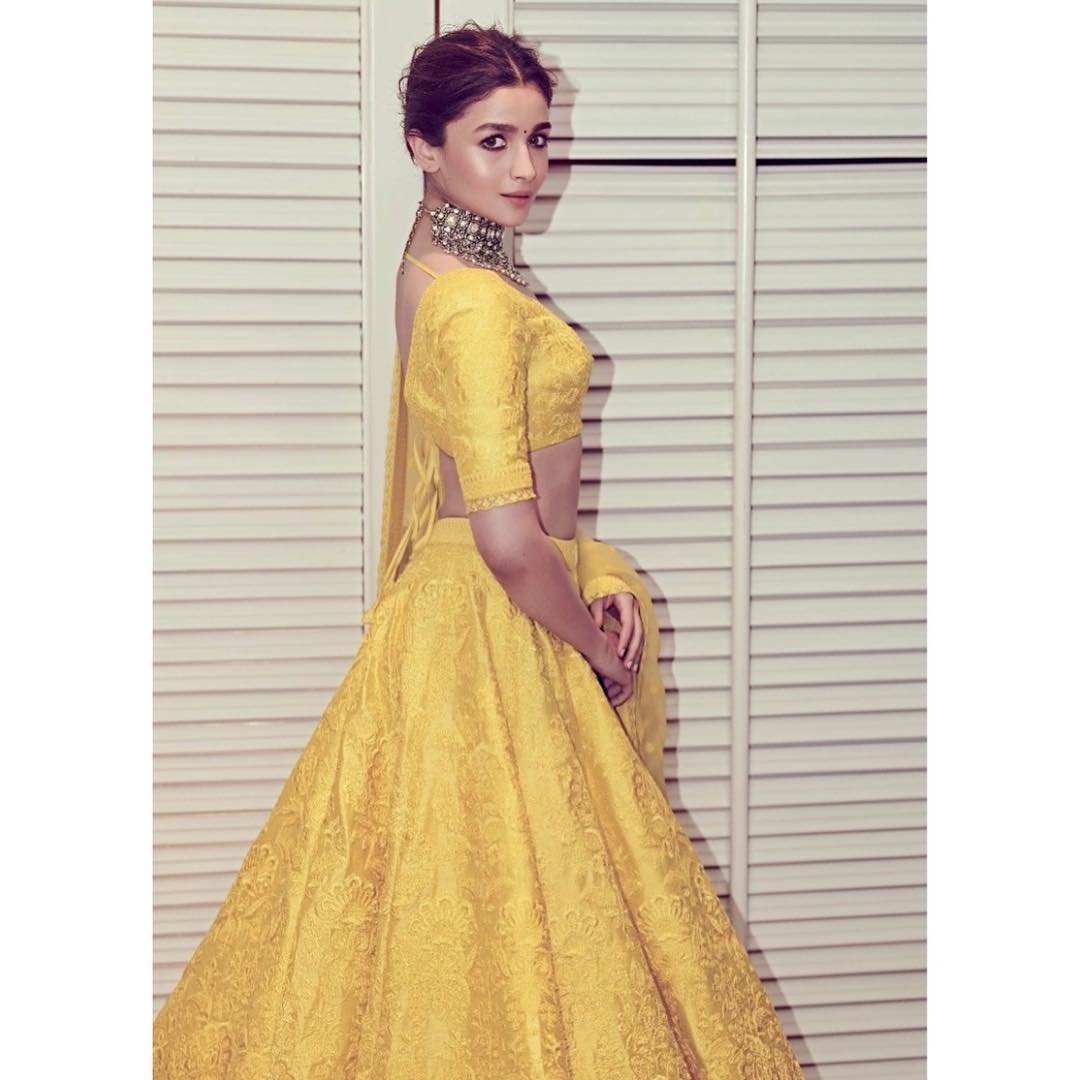 Alia Bhatt In A Yellow Sabyasachi Lehenga For Akash Ambani And Shloka  Mehta's Wedding - Boldsky.com