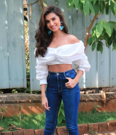 10 Cute Crop Top Outfits to Borrow from Celebs ASAP