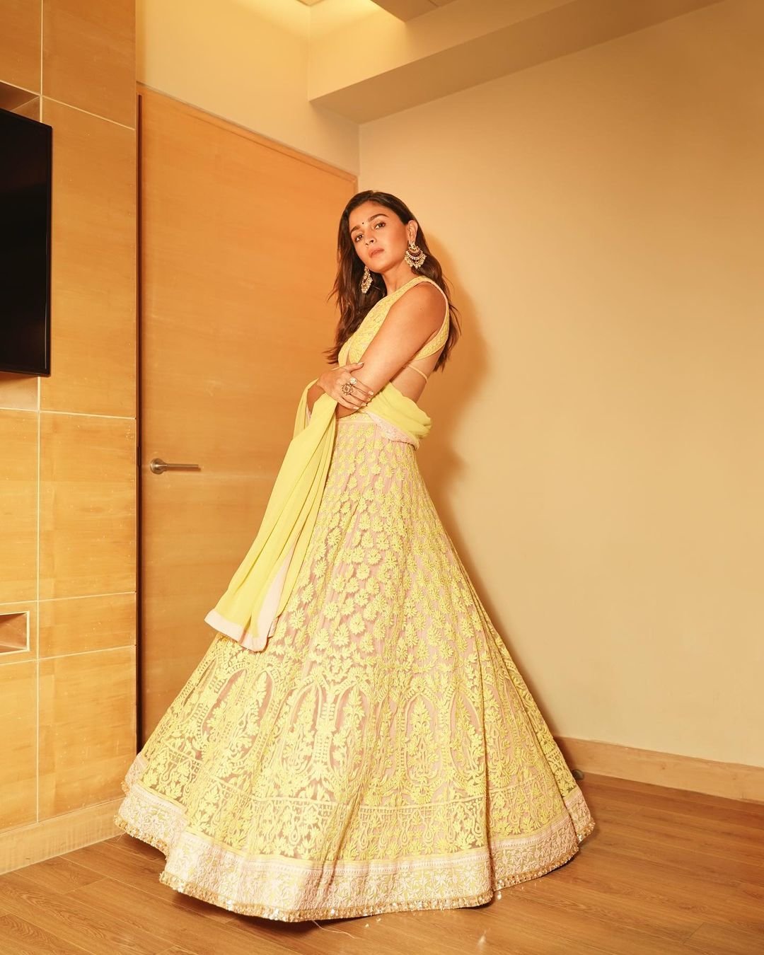 Ananya Panday is a sunshine girl in an all-yellow lehenga at Manish  Malhotra's Diwali party : Bollywood News - Bollywood Hungama