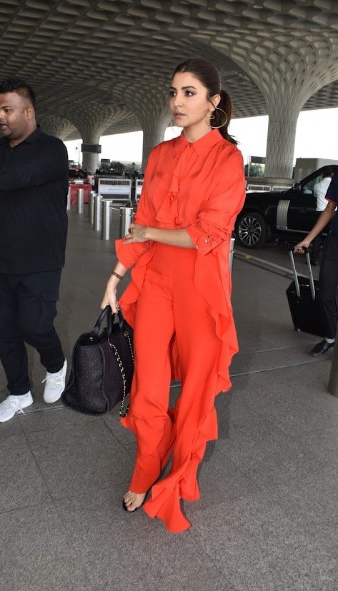 Anushka Sharma blends cool and comfortable for stylish airport