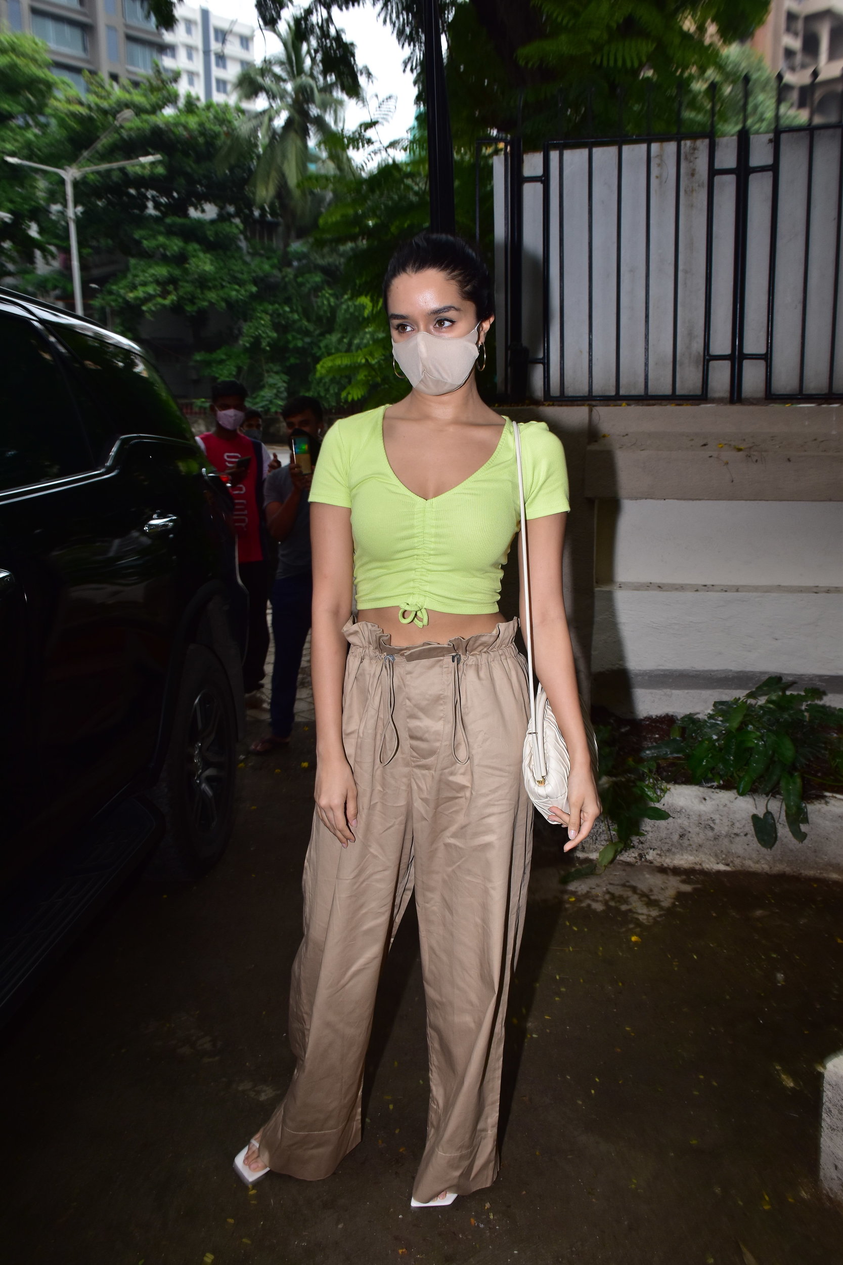 Crop sweatshirts like Shraddha Kapoor