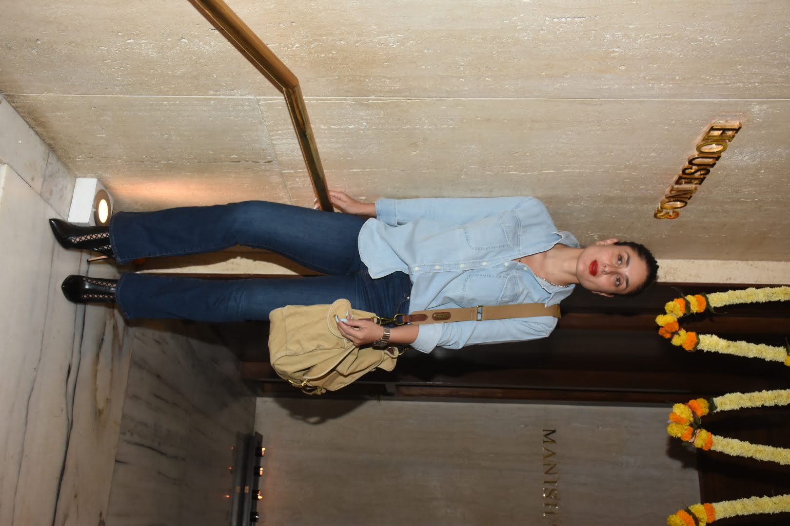Kareena Kapoor Khan Just Worked On The Most Glamorous Denim Shirt Dres –  Lady India