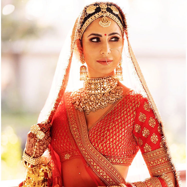 Best Jewellery Options to Match with your Red Bridal Lehenga | Bridal  photoshoot, Indian wedding photography poses, Indian wedding bride