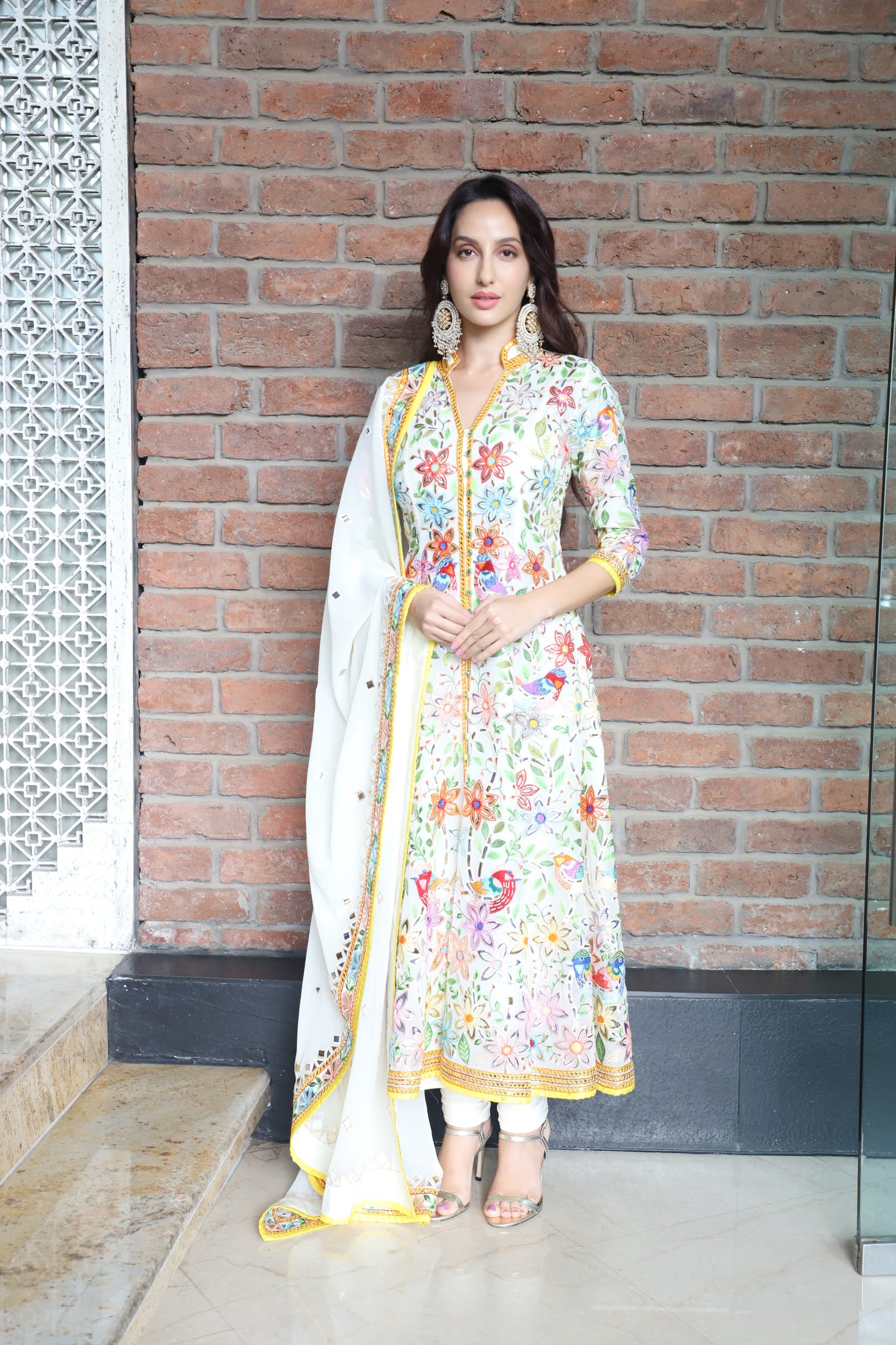 nora fatehi kurti &pant