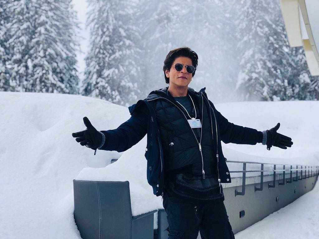 The much needed signature pose 😍♥️ - Team Shah Rukh Khan | Facebook