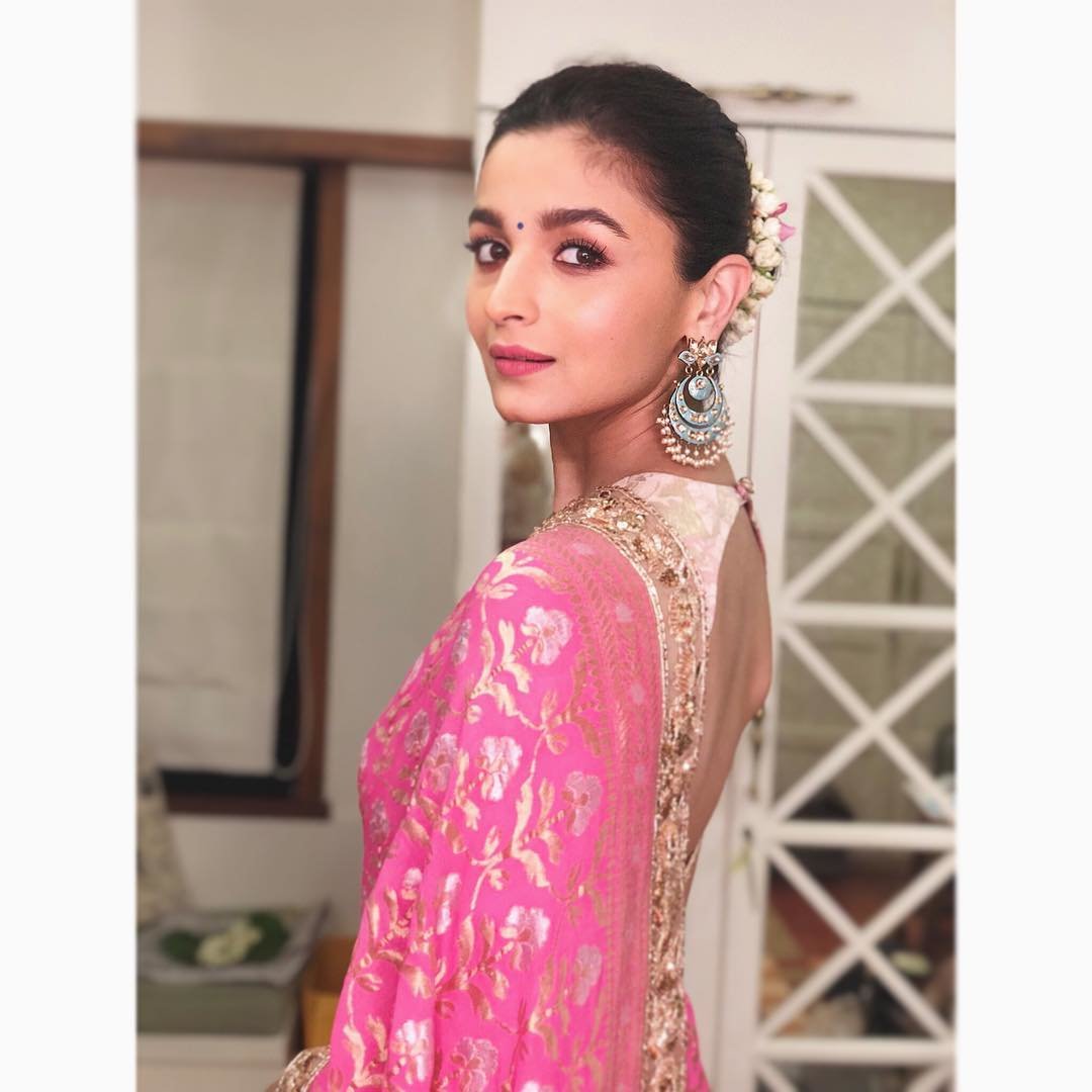 Karva Chauth 2022: Alia Bhatt To Katrina Kaif, Red Ethnic Outfit Ideas From  Bollywood Divas - Boldsky.com