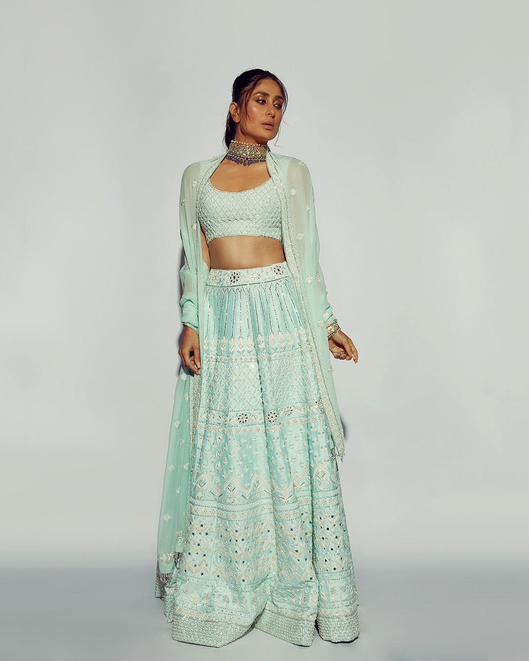 5 lehengas from Kareena Kapoor Khan's closet that will instantly elevate  your wedding wardrobe - See Photos | VOGUE India