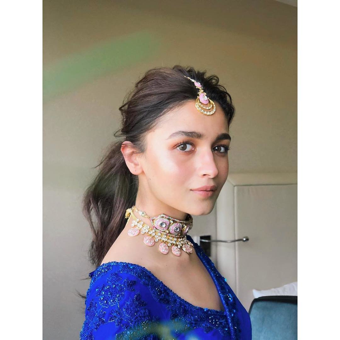 Glossy makeup, pastel hues and minimal jewellery, here's how Alia Bhatt  flipped style at her BFF's wedding festivities in Jodhpur! : Bollywood News  - Bollywood Hungama