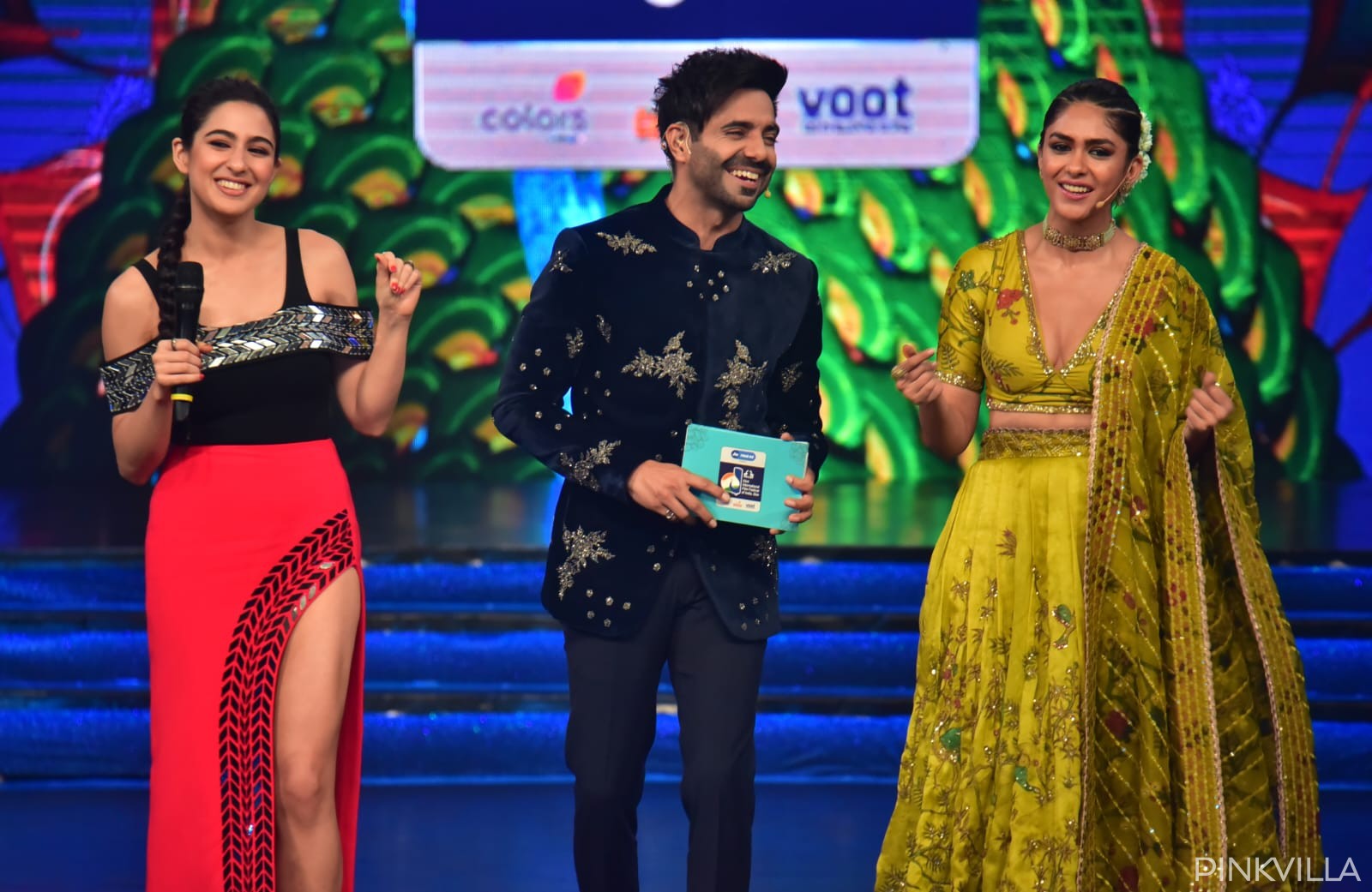 Sara Ali Khan, Aparshakti Khurana and Mrunal Thakur engage in a fun banter on stage 