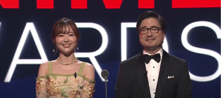 The hosts for the evening, Sally Amaki and Jon Kabira (Credits - Crunchyroll FR)