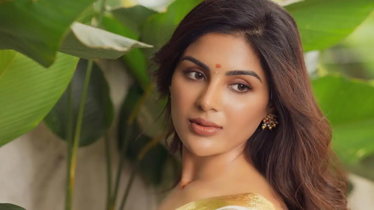 Samyuktha menon bheemla nayak beauty shining - jswtv.tv