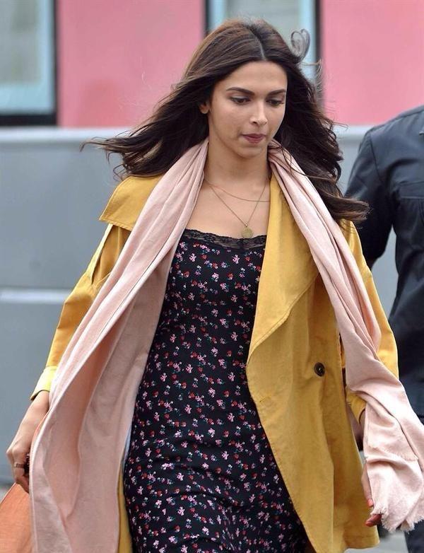 Tamasha movie shop deepika dress