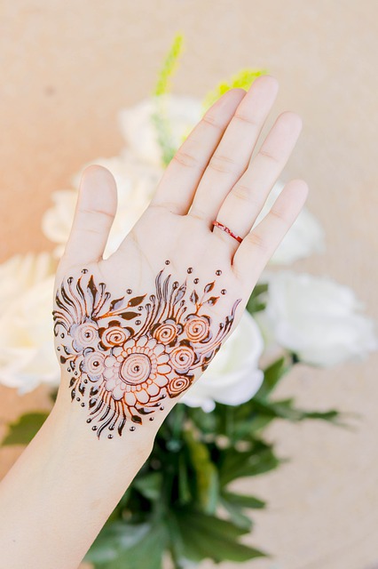 Sawan 2023 latest mehndi design front hand mehboob ki mehndi for sawan  trendy henna design - Latest Mehndi design Sawan 2023: सावन में रचाएं  मेहबूब के नाम की सुंदर मेहंदी, देखें हाथों