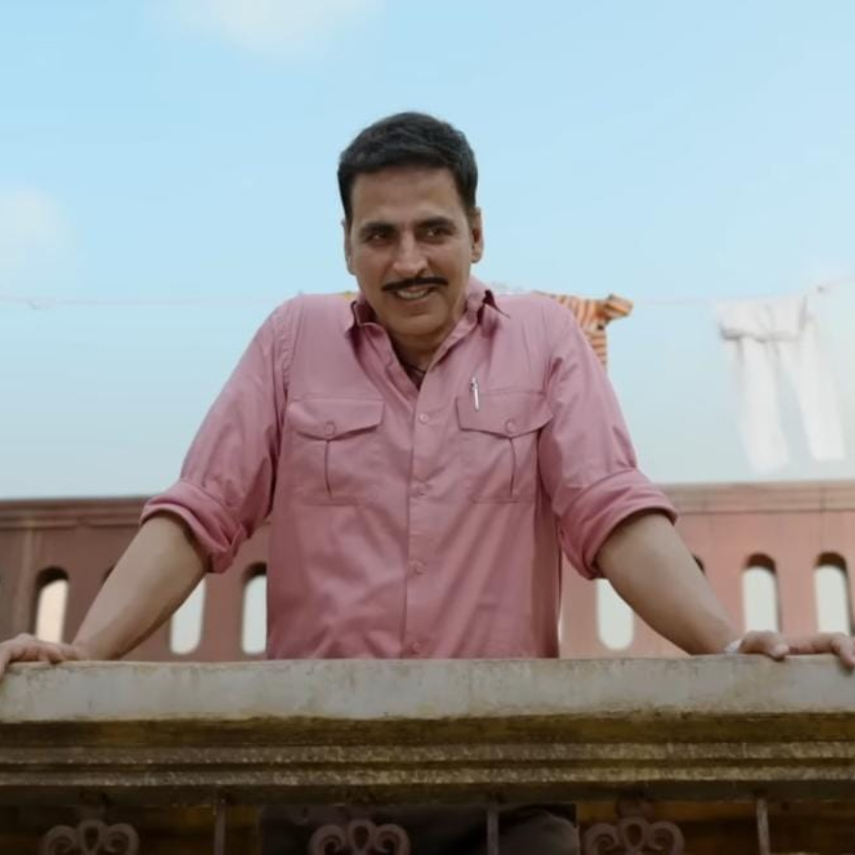 Raksha Bandhan 2nd Day Box Office: Akshay Kumar starrer drops by 25 percent to collect around Rs 6 crore 