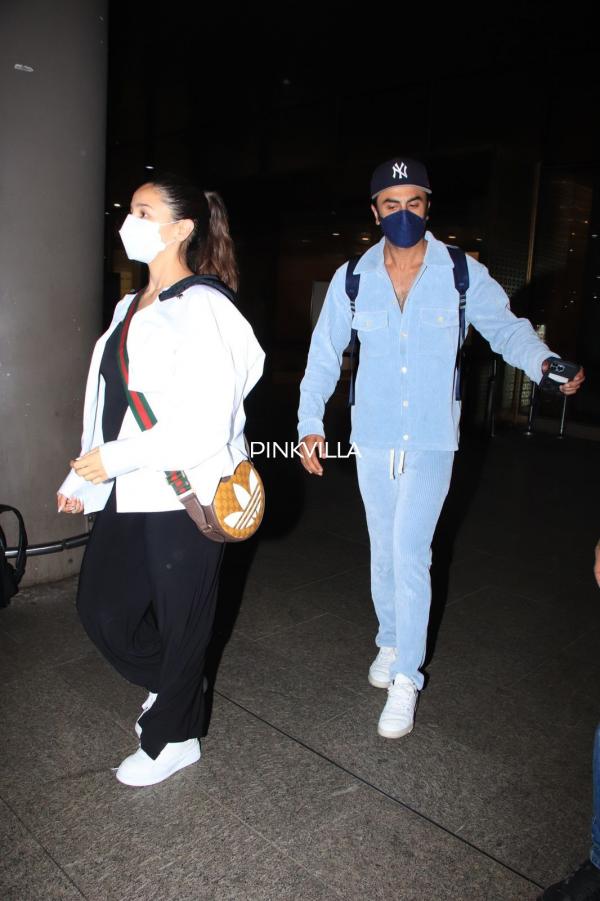 Parents-to-be Alia Bhatt and Ranbir Kapoor step out in black outfits in  Mumbai. Pics - India Today