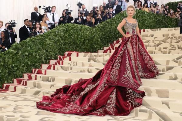 Relive the Best Live Updates of the Met Gala 2023 Red Carpet—Pearls, Cats  (Yes, Multiple), and Camellias Galore