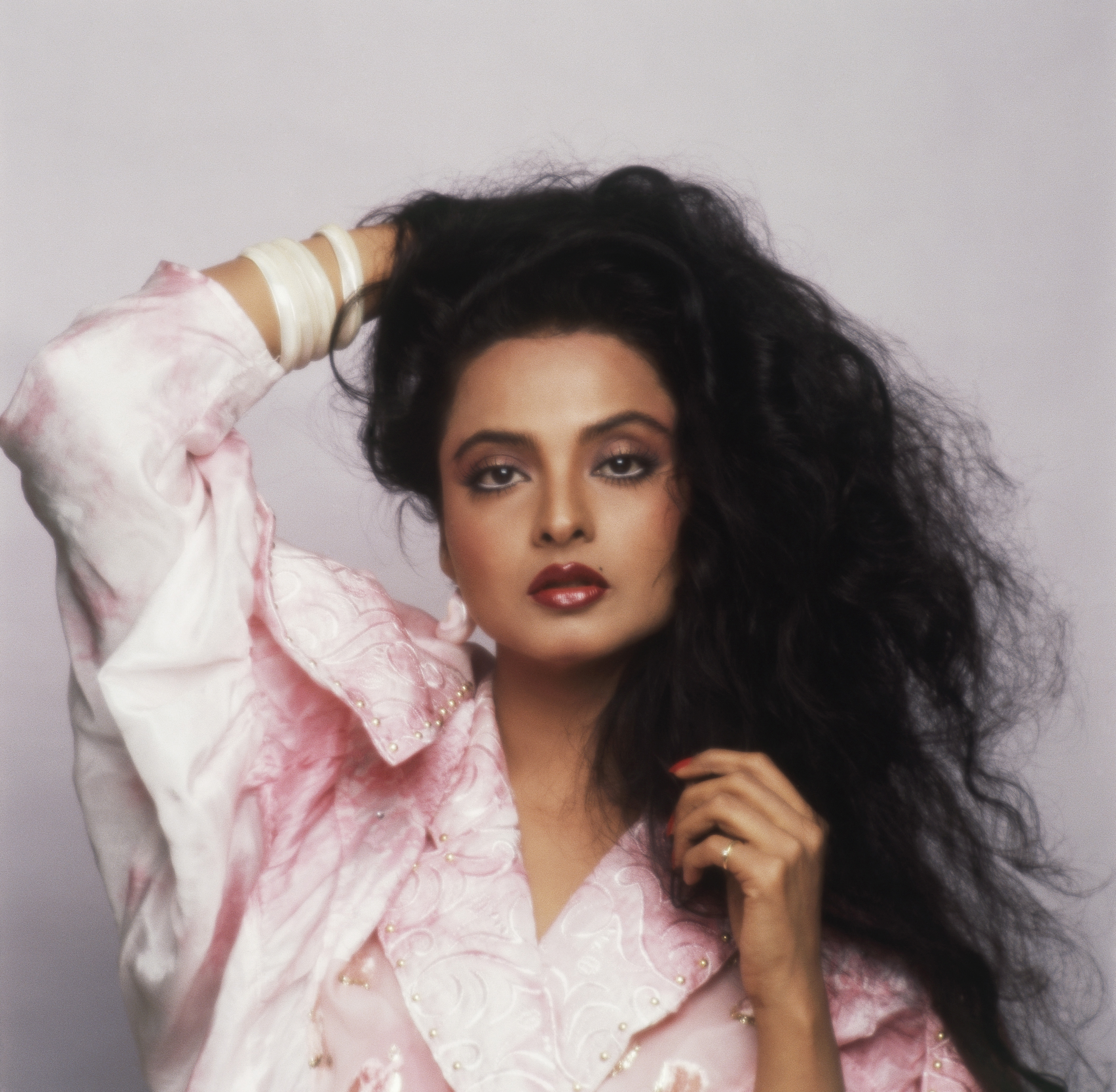 Rekha Heroine Ki Xx Sexy Video - How Rekha persevered 'national vamp' tag after her husband Mukesh Aggarwal  committed suicide & came out strong | PINKVILLA