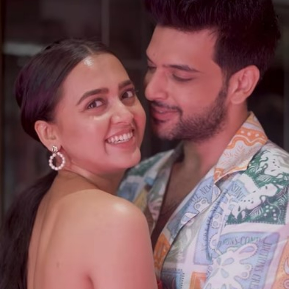 EXCLUSIVE VIDEO: Karan Kundrra and Tejasswi Prakash enjoy romantic dance by the beach