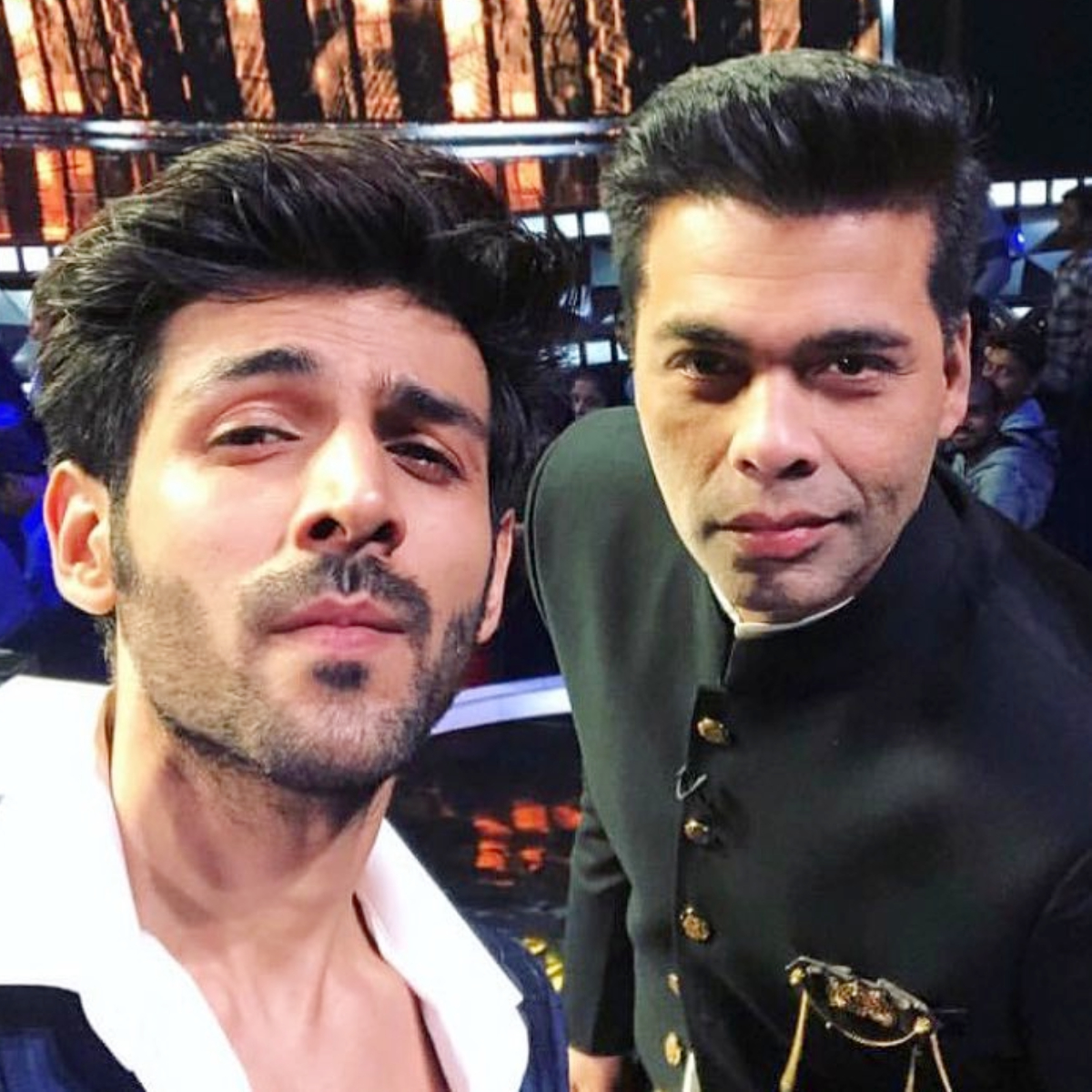 Kartik Aaryan &amp; Karan Johar share contagious camaraderie at Pinkvilla Style Icons Awards night; WATCH 