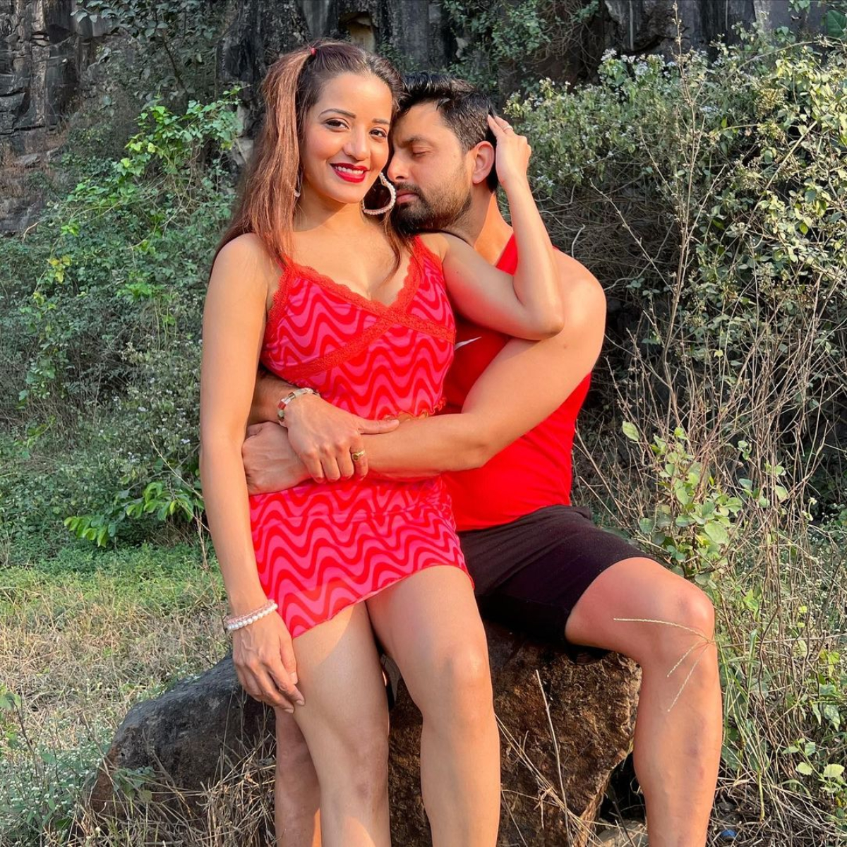 1200px x 1200px - Monalisa celebrates 5th wedding anniversary with Vikrant Singh; PHOTOS |  PINKVILLA