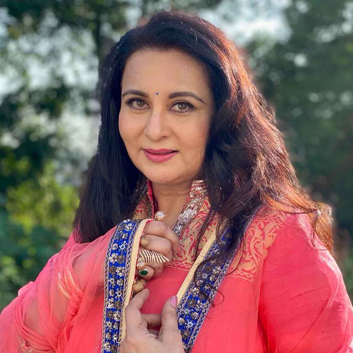 Poonam Dhillon Ki Sexy Video - EXCLUSIVE: 'You don't need a man just to pay your bills' says Poonam Dhillon  to all the women | PINKVILLA