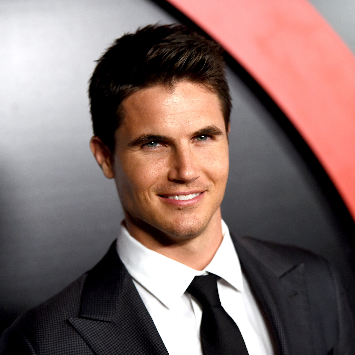 EXCLUSIVE VIDEO: Robbie Amell reveals what OG fans will love about Resident Evil: Welcome to Raccoon City