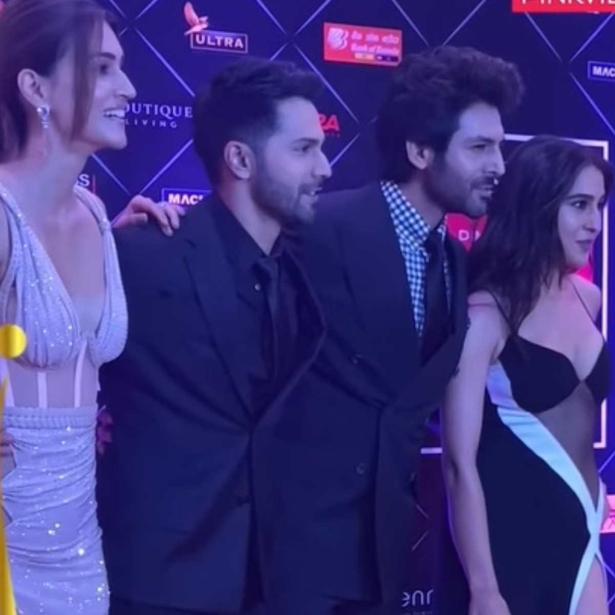 Pinkvilla Style Icons Awards: Kartik Aaryan, Sara, Varun Dhawan &amp; Kriti Sanon pose; Fan dubs them &#039;dream team&#039;