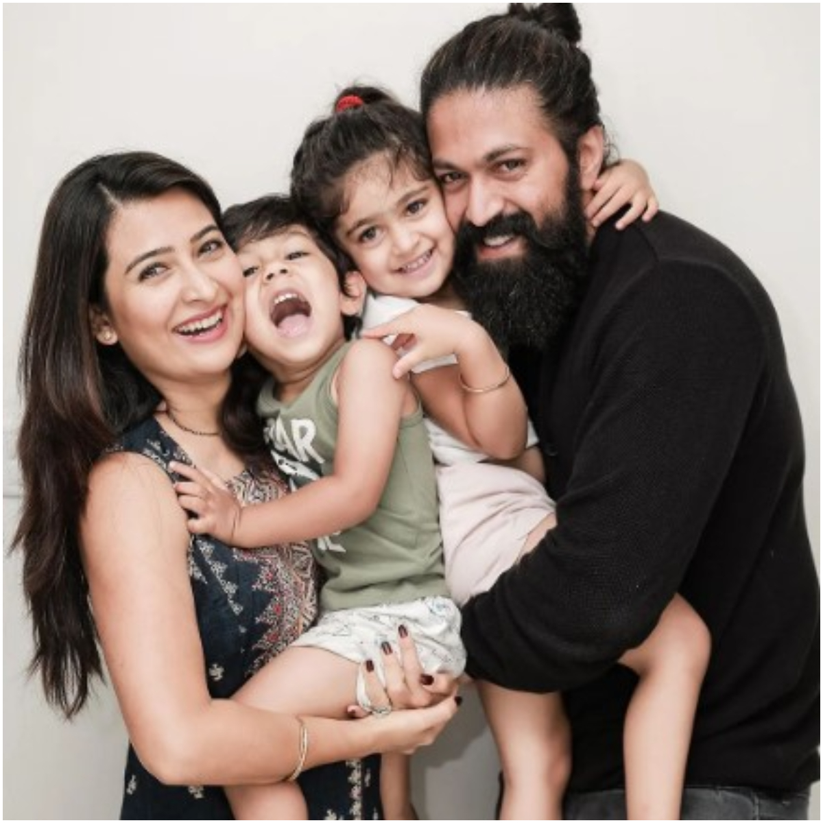 Yash proves family love is forever as he poses with Radhika Pandit ...