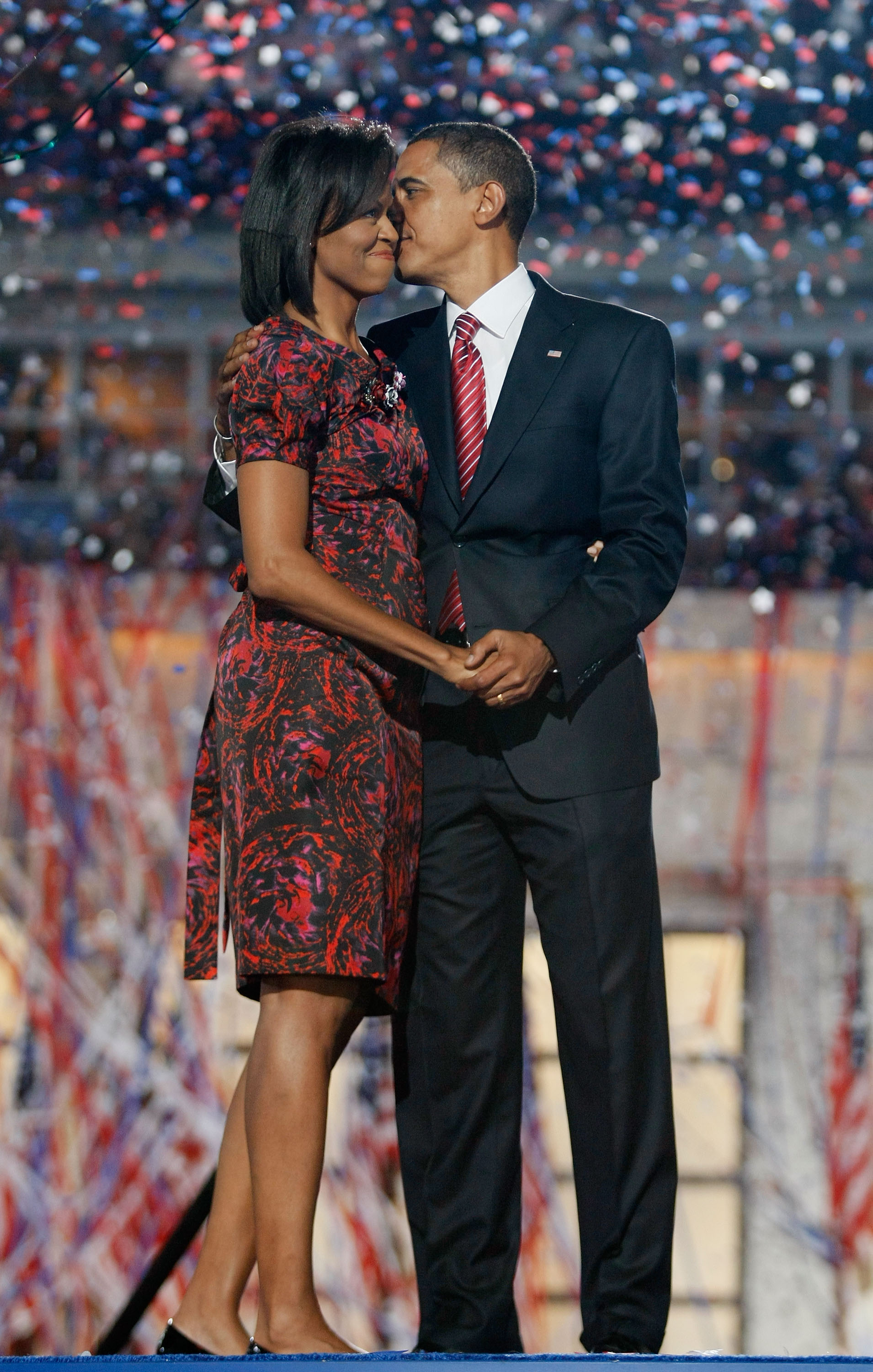 barack obama and michelle obama kissing