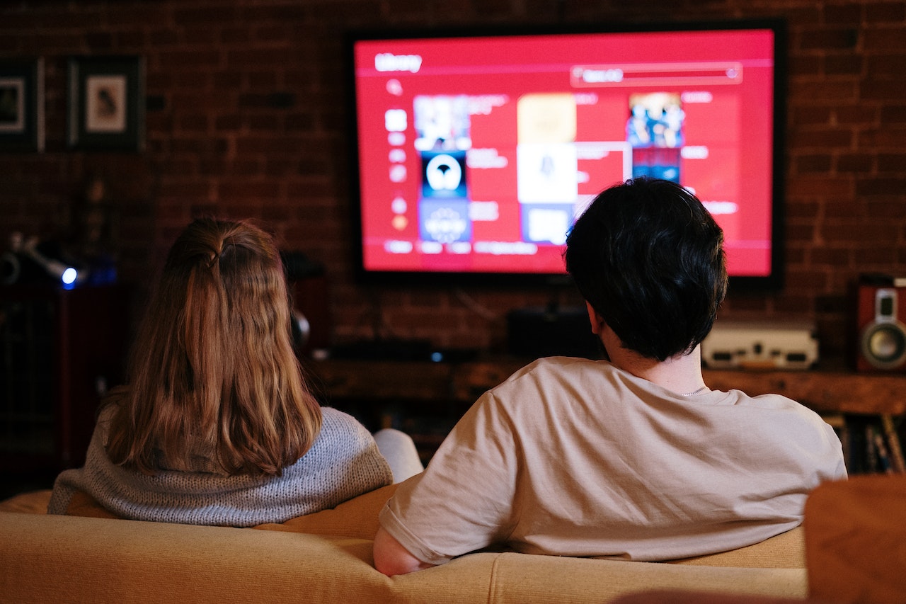 Binge-watch Session is a date-ideas-for-teens