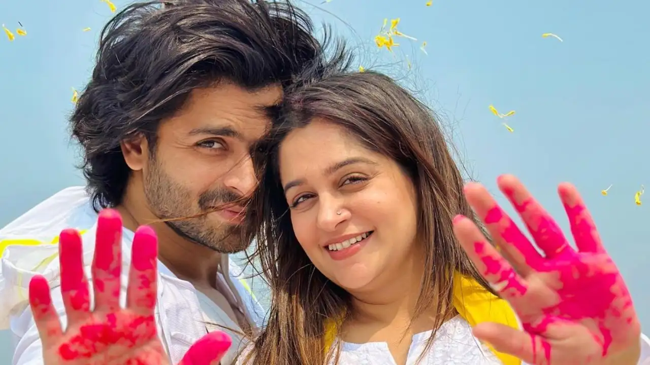 Mom-to-be Dipika Kakar cradles her baby bump as she wishes 'Happy ...