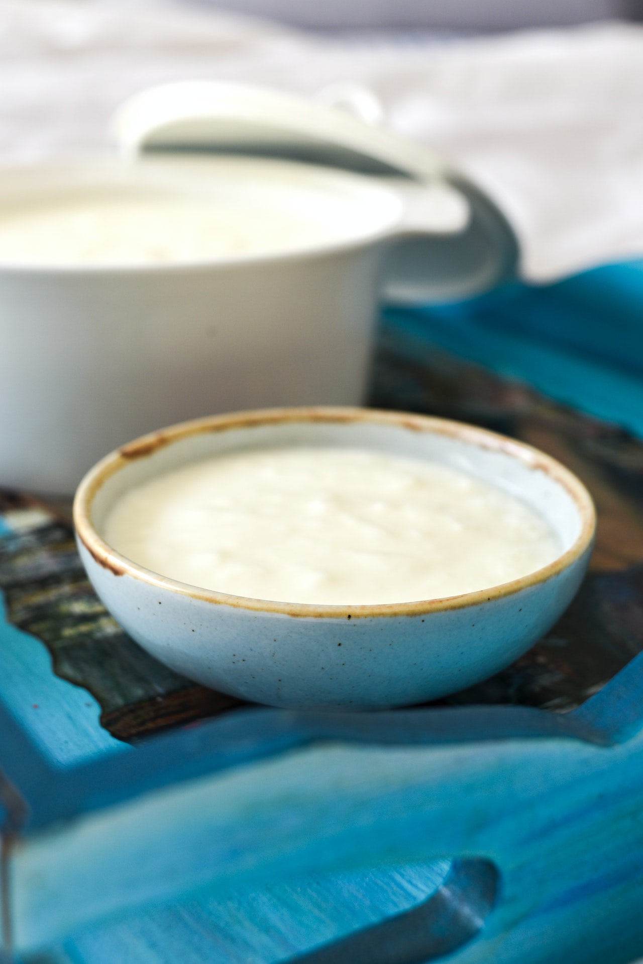 What are the Benefits of Applying Curd on Your Skin