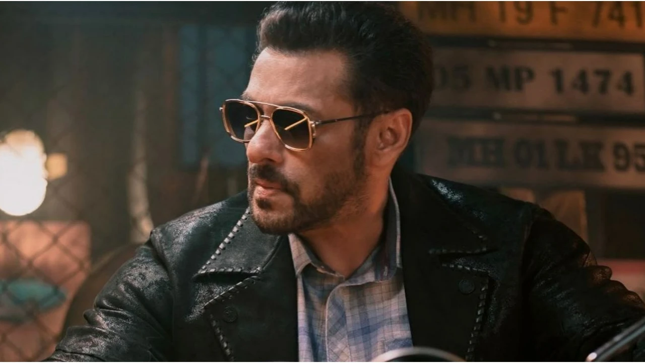 Tiger 3 star Salman Khan looks suave in new picture; Fans can't stop  gushing over his 'good looks' | PINKVILLA