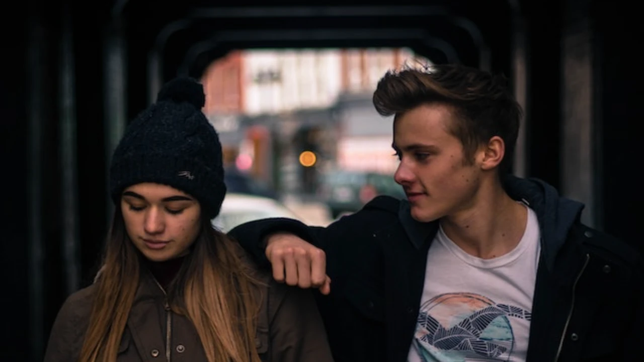 Subtle Signs to Understand If a Shy Girl Likes You 