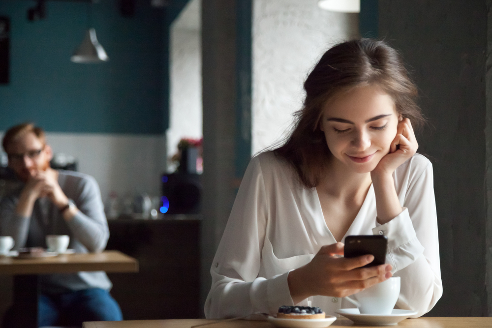 What to Text After the First Date: 15 Easy Messages to Guarantee You a Second Date