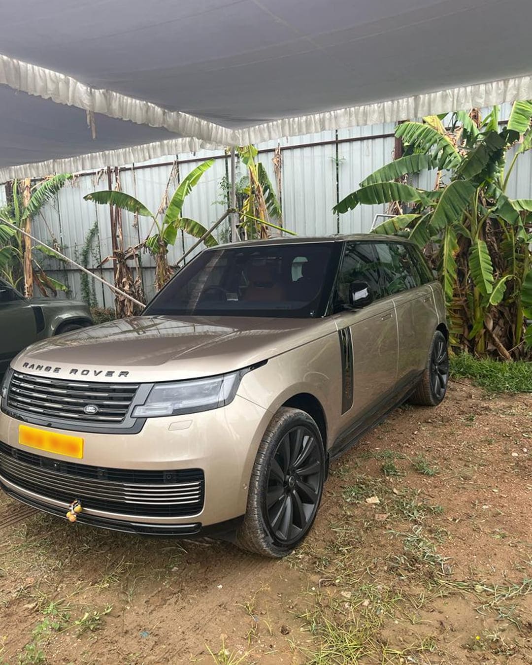 Mahesh Babu buys an expensive gold Range Rover car