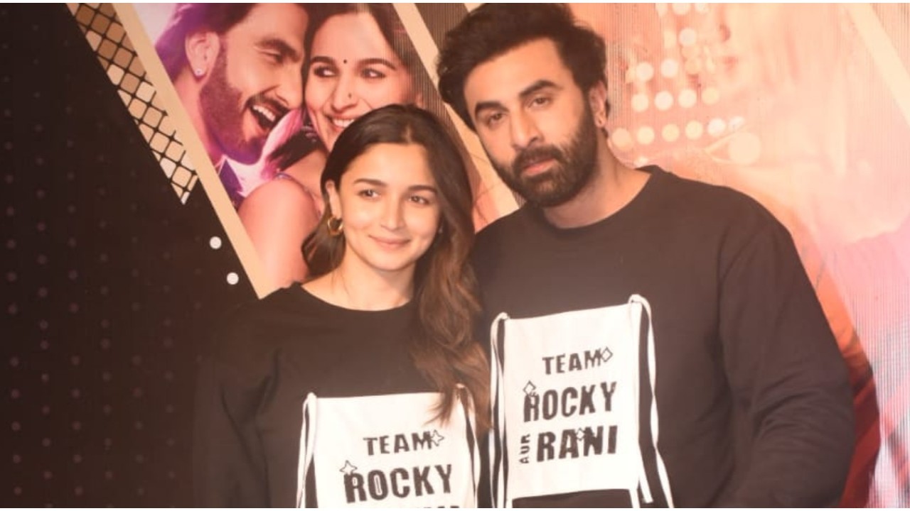 Ranbir Kapoor is in love, at least his sweatshirt says so!