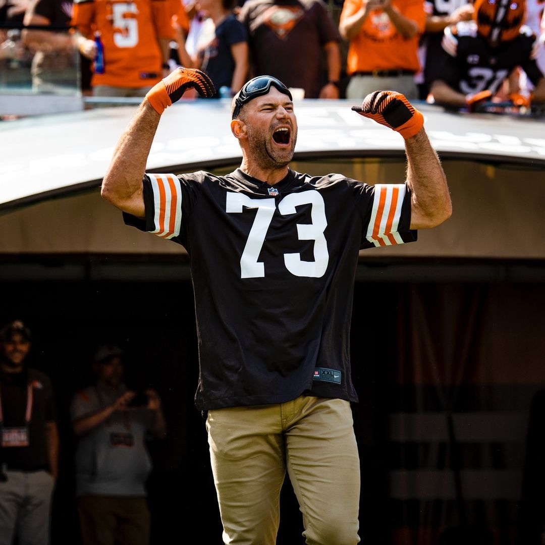 Twitter reacts to Joe Thomas retirement