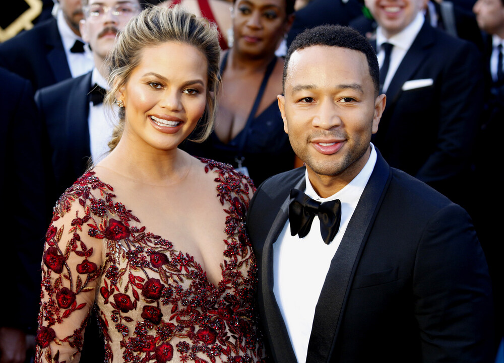 Chrissy Teigen Weight Loss Details: How the Model Shed 50 lbs | PINKVILLA