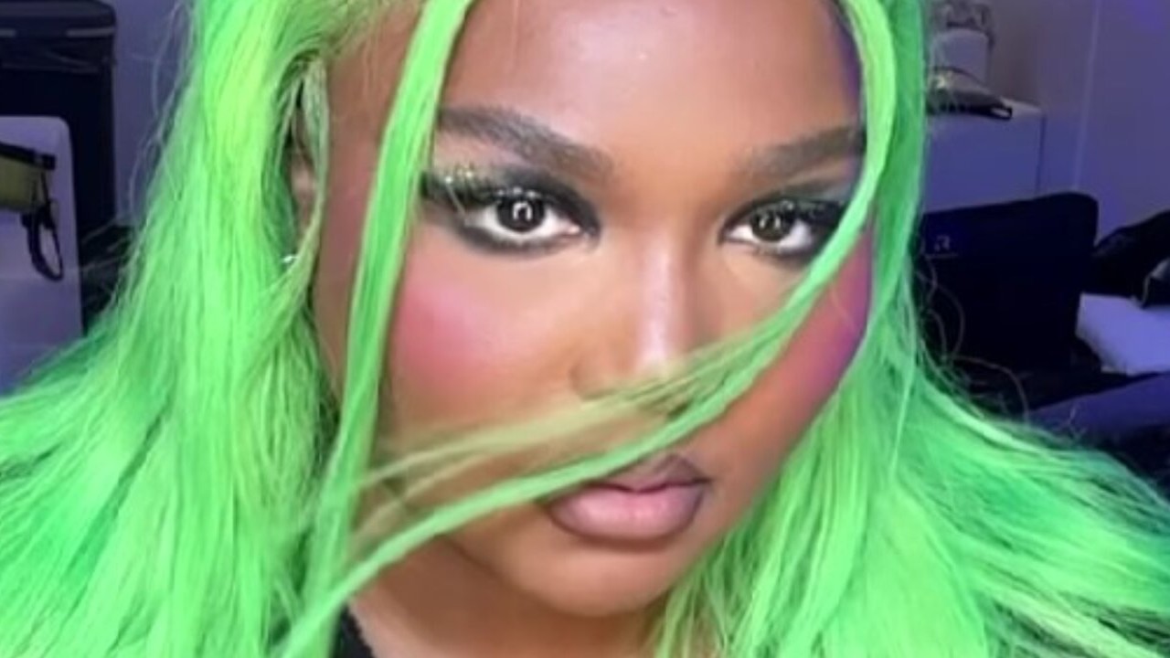 'What happened with your backup dancer': Lizzo gets mixed reaction from ...