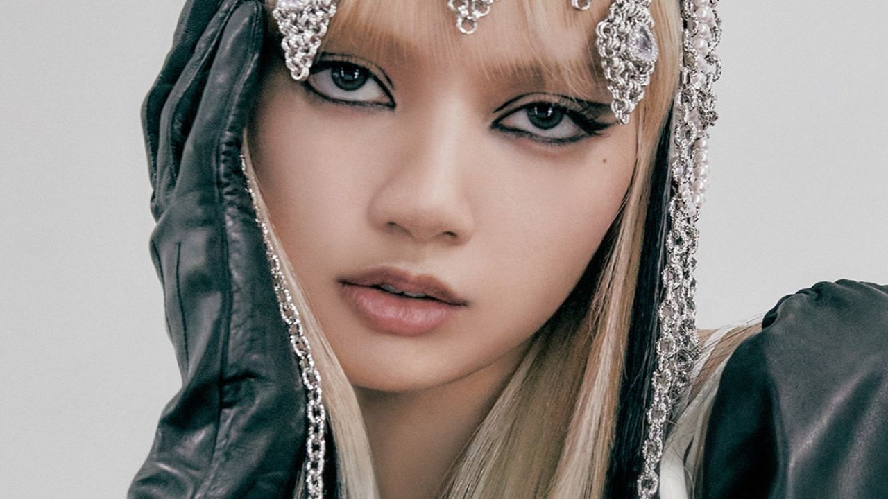 BLACKPINK's Lisa makes history as 1st K-pop solo artist with 1.5 billion  streams across all songs on Spotify