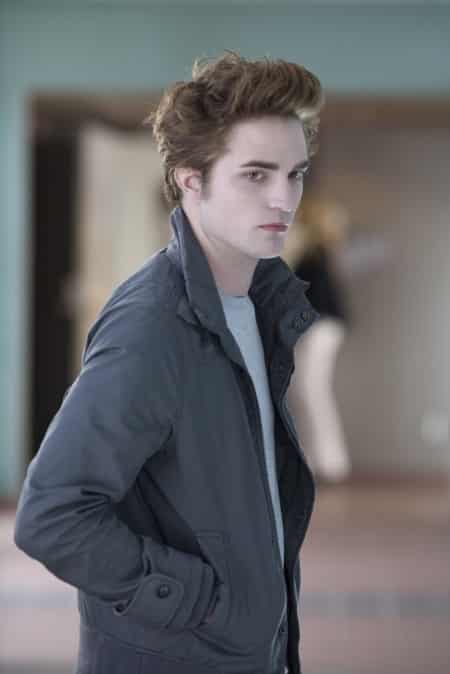  The time Robert Pattinson went out with his 'stalker' and 'bored' ( IMDb )