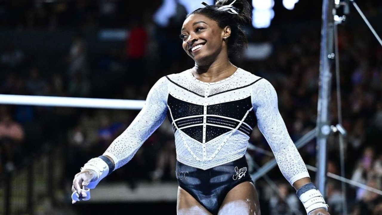 Simone Biles Leads U.S. Women's Team To Seventh-Straight Title At