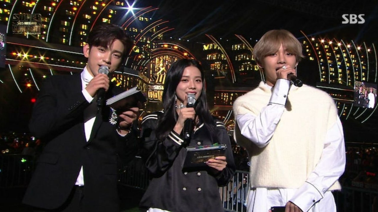 Jinyoung, Jisoo e V, crédito da foto: SBS