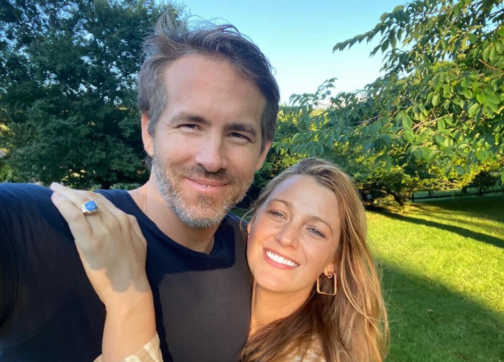 Ryan Reynolds Admits to Wife Blake Lively That He 'Slid Into Someone's DMs  Again' - Parade