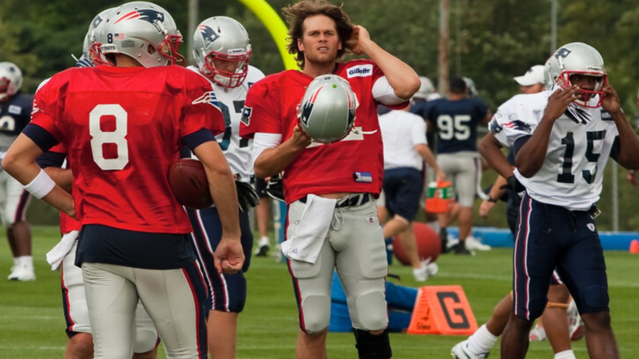 Bucs Center Wears Tom Brady NFL Combine Photo on T-Shirt to Super Bowl