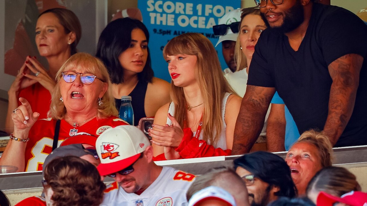 Taylor Swift cheers alongside Travis Kelce's mom at Chiefs game