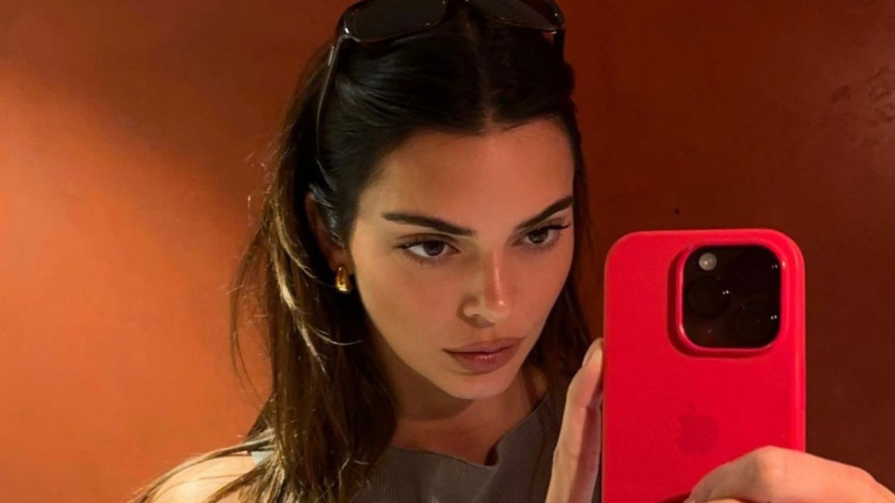 Kendall Jenner Rocks Wonder Woman Costume for Halloween and Lynda Carter  Has the Best Response